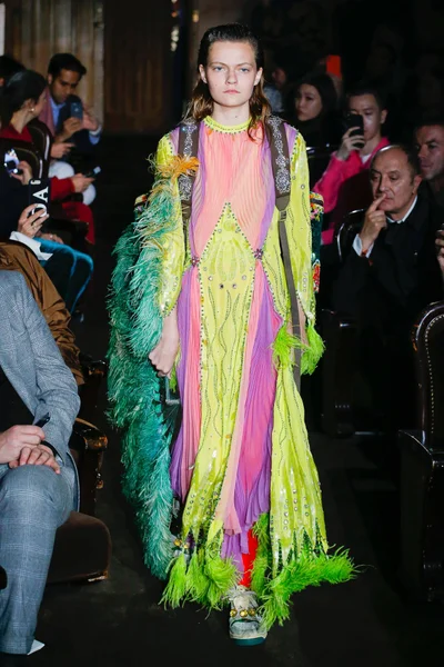 Look 24